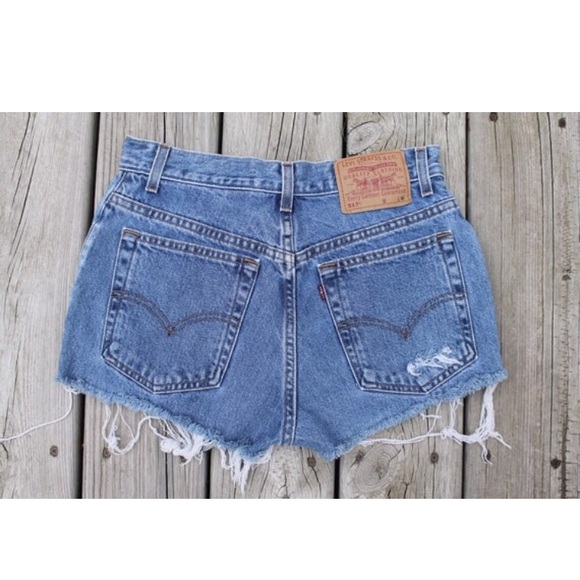 Vintage Levi’s Red Tab Denim Shorts 9 W29 - Picture 1 of 4